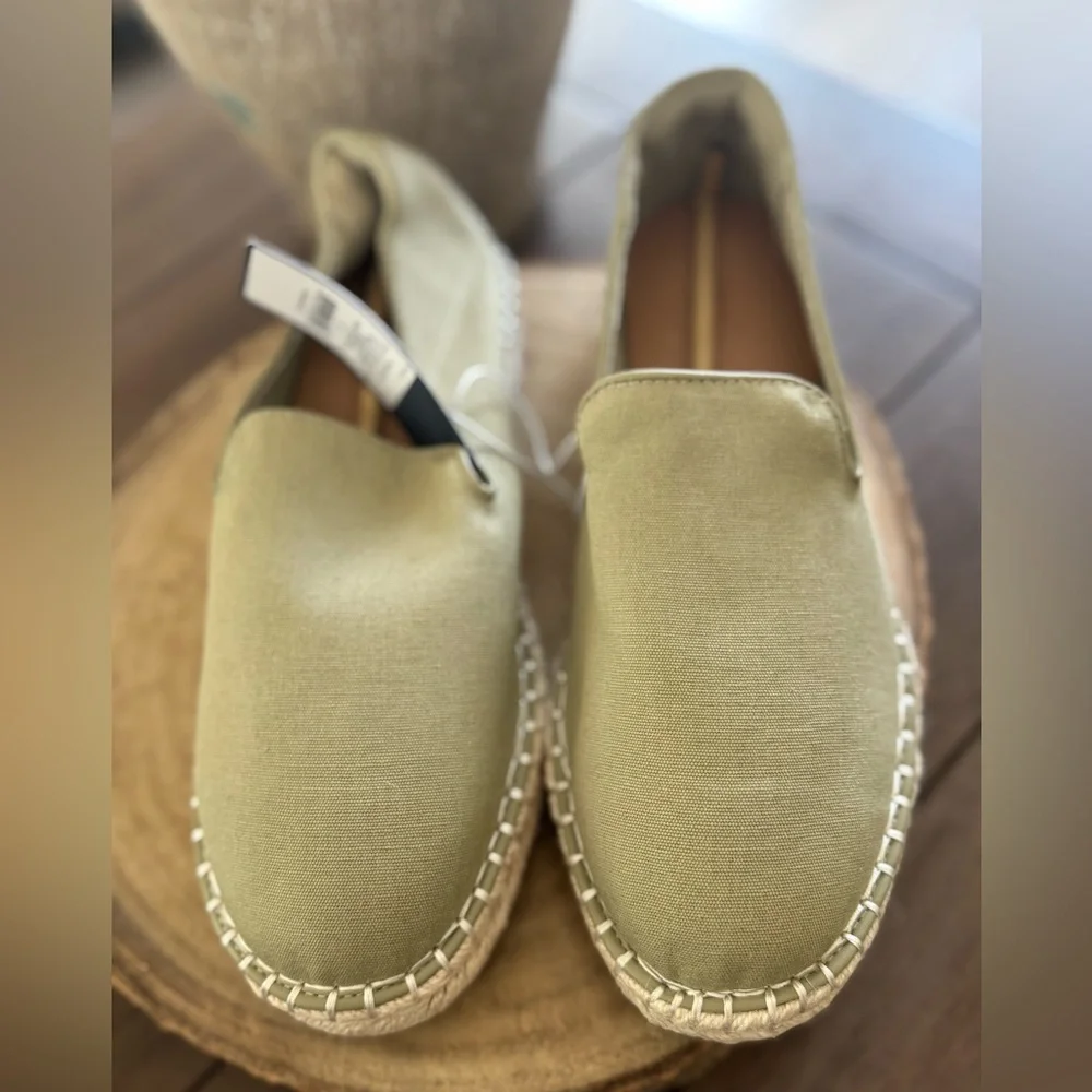NWT Universal Thread Women's Espadrilles olive green